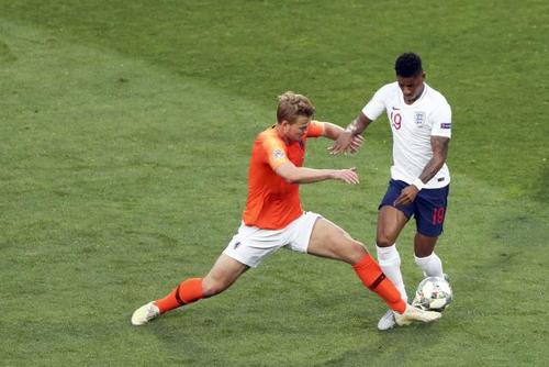 欧洲杯荷兰vs英格兰（欧洲杯荷兰和英格兰）