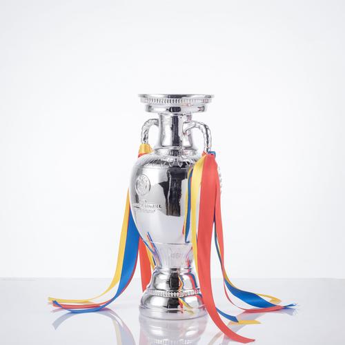 欧洲杯奖杯蛋糕款式（欧洲杯奖杯设计）